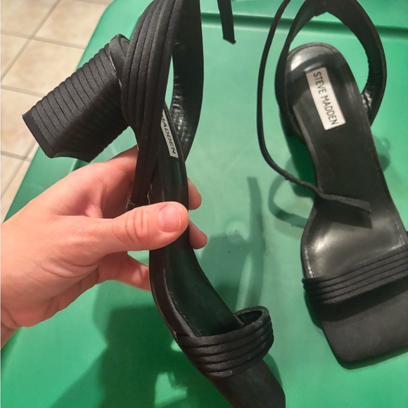 Steve Madden Elegant Black Heels - Picture 2 of 4